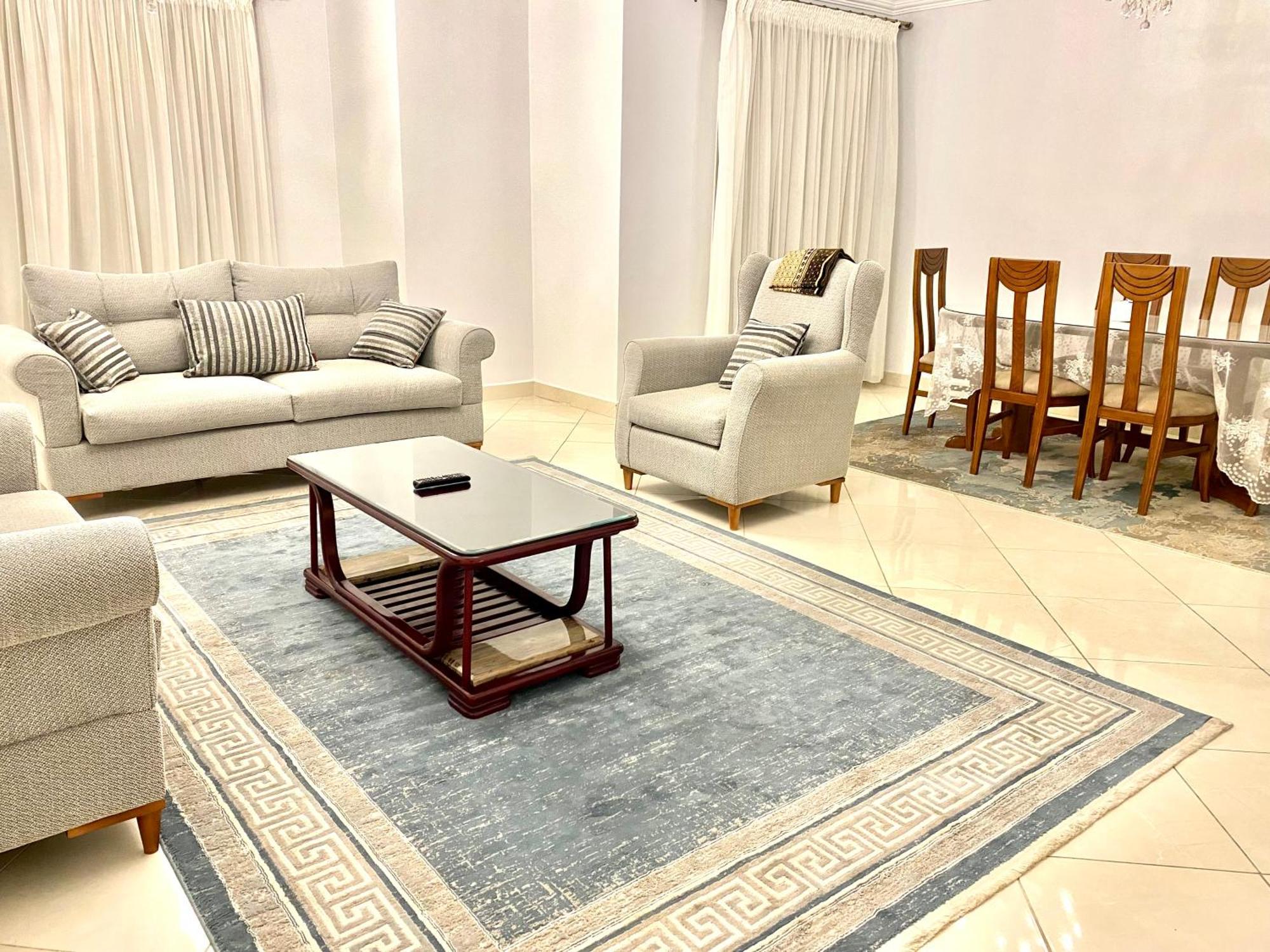 Apartment Chelay *